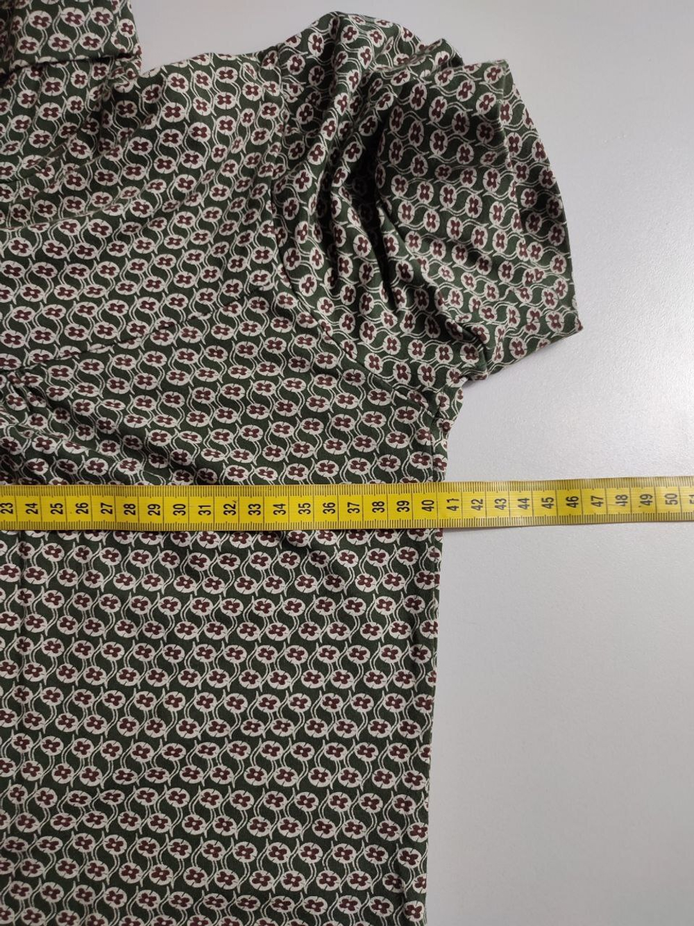 Водолазка с лаконичным принтом, визуально на 44 размер