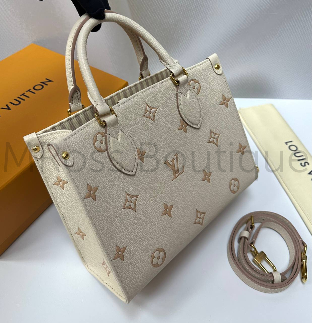 Светло-бежевая сумка Louis Vuitton Onthego PM с узором монограм