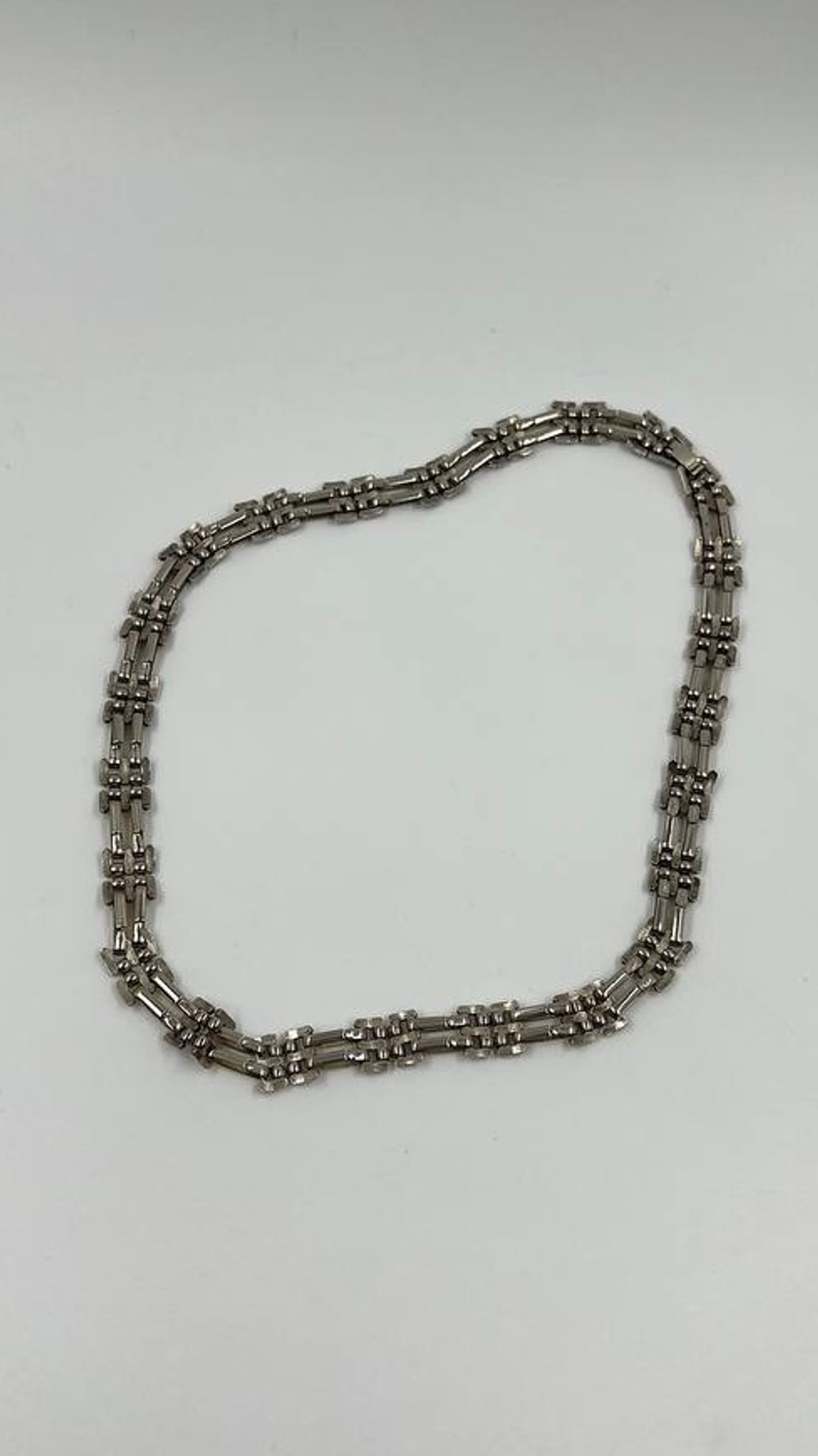 Цепь с кремовой эмалью