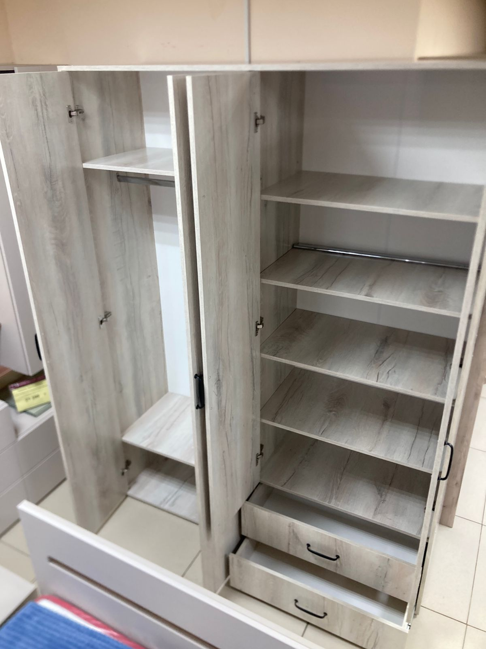 Шкаф 4-х створчатый правый Монреаль Дуб Канадский