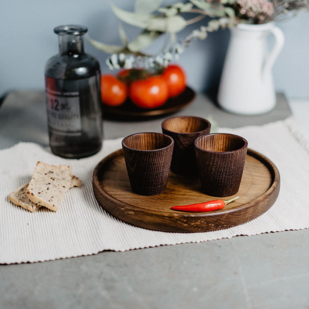 Деревянный набор рюмок и подноса для подачи напитков. R9