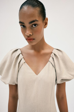 ZARA ПЛАТЬЕ МИДИ ИЗО ЛЬНА С ОБЪЕМНЫМИ РУКАВАМИ, СВЕТЛО-БЕЖЕВЫЙ