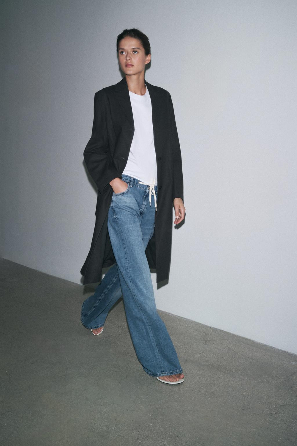 ZARA ДЖИНСЫ RELAXED СО СРЕДНЕЙ ПОСАДКОЙ — ZW COLLECTION, СИНИЙ