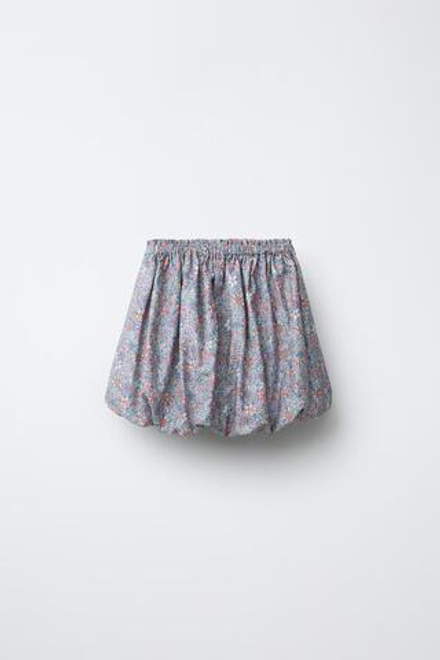 ZARA ЮБКА ИЗ ПОПЛИНА С ЦВЕТОЧНЫМ ПРИНТОМ И ОБЪЕМНЫМ НИЗОМ, СИНИЙ