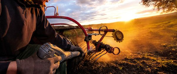 Чистка сельскохозяйственного навесного оборудования