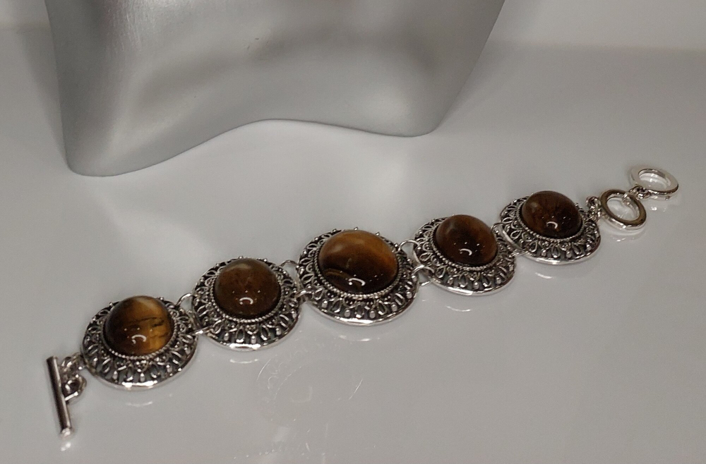 Комплект бижутерии. Тигровый глаз Колье, серьги, браслет. Круг (натуральный камень, бижутерный сплав)