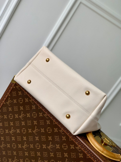Louis Vuitton Low Key Hobo MM