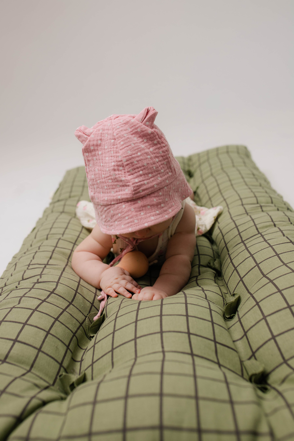 Панамка из муслина (горошек на розовом)