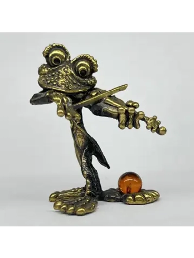 Бронзовая статуэтка на янтаре