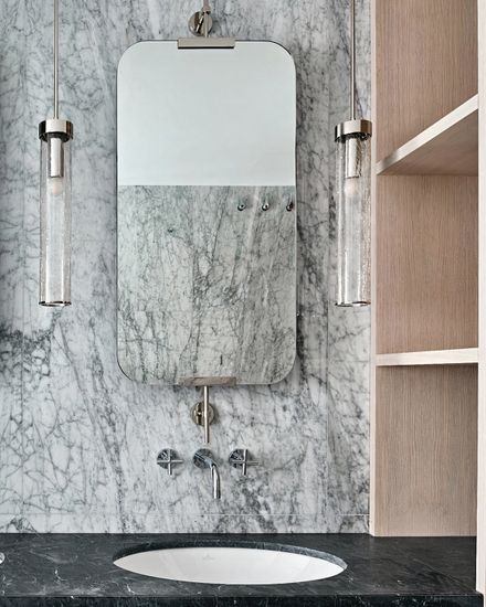 Серебряное настенное зеркало “Линарес”