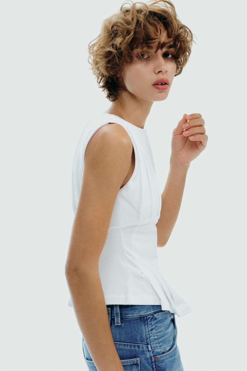 ZARA ФУТБОЛКА СО СКЛАДКАМИ И МОЛНИЕЙ, БЕЛЫЙ