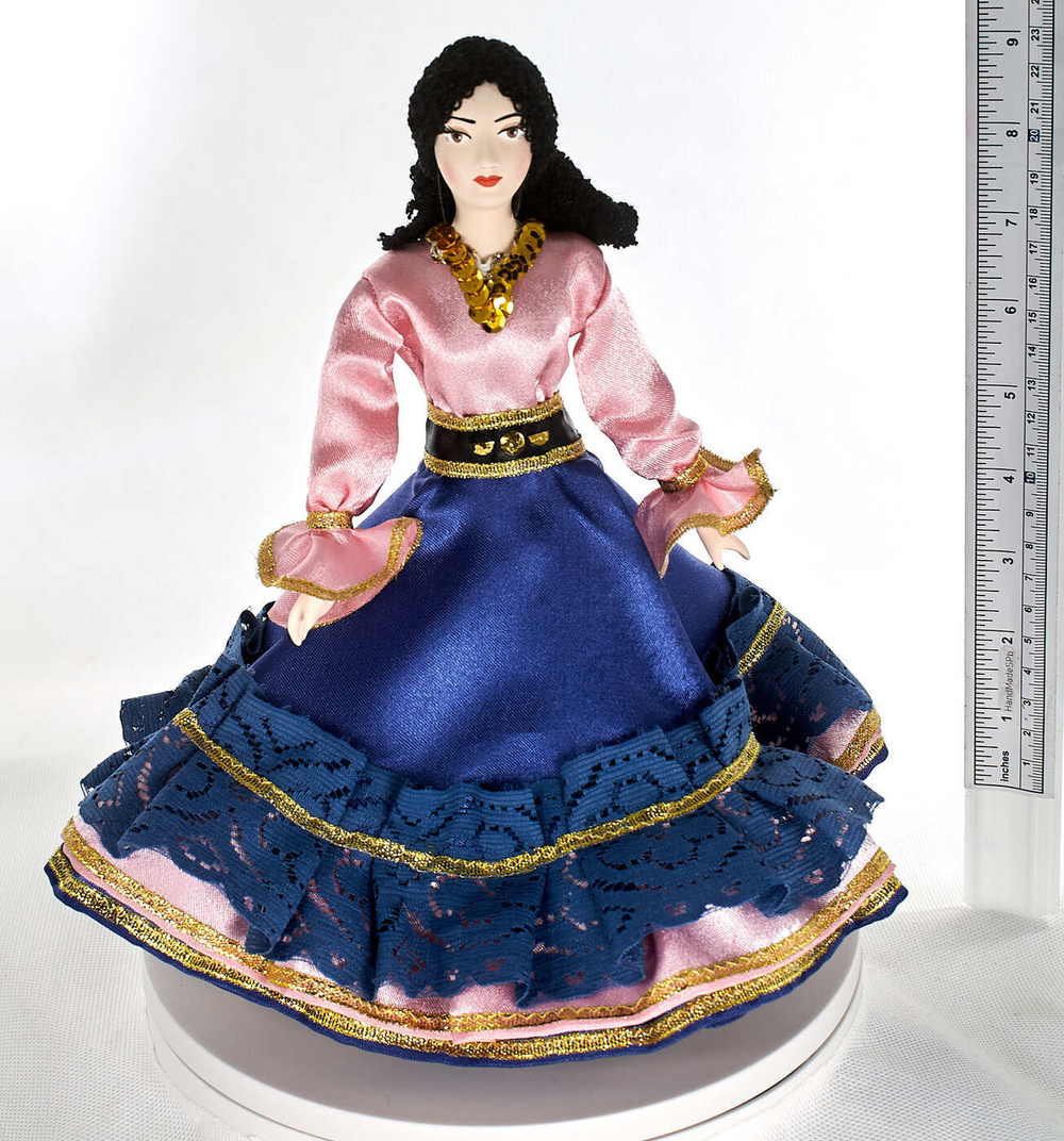 Фарфоровая кукла коллекционная Цыганка Кармен