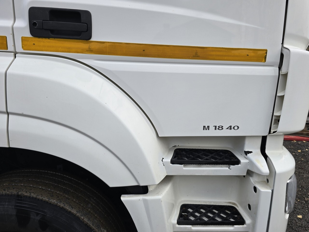 Корпус подножки правый