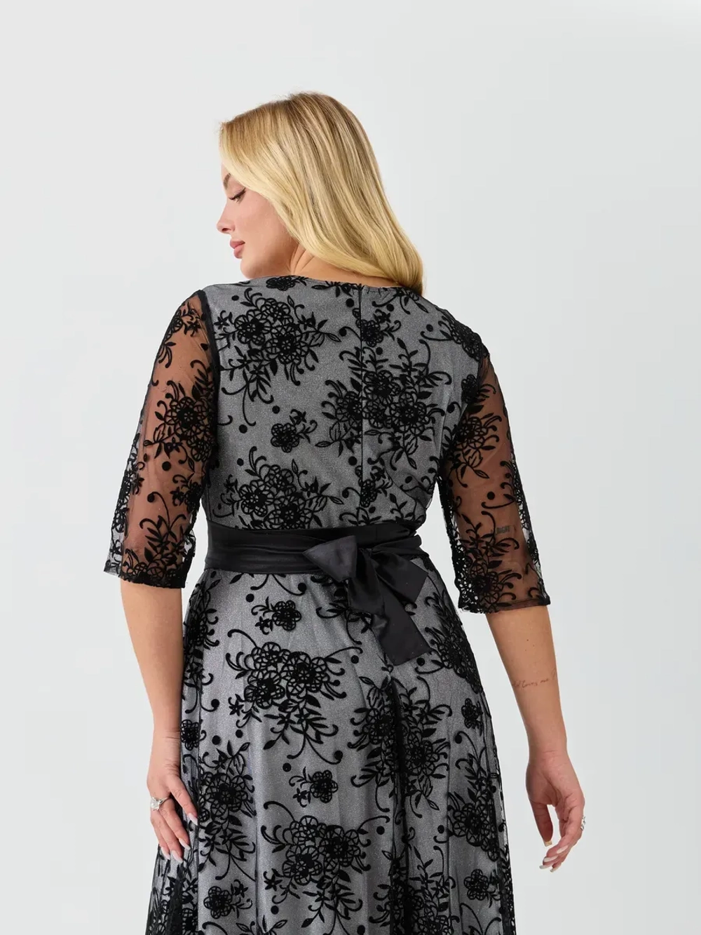 Платье вечернее блестящее