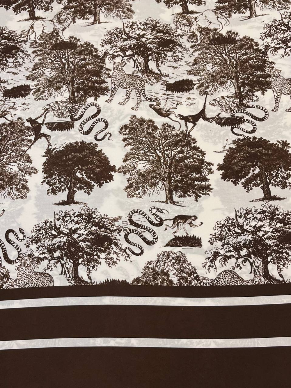 Вискоза Dior молочная с шоколадным дизайнерским принтом