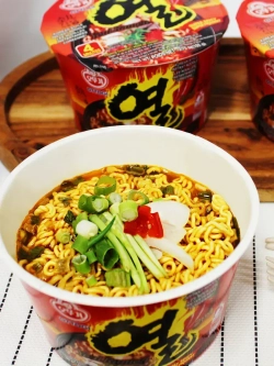 Лапша Ottogi Yeul Ramen со вкусом острого перца 105 г