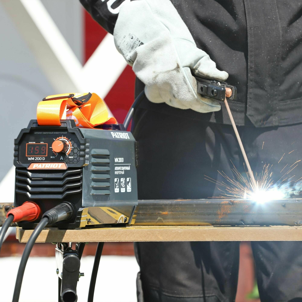 Аппарат сварочный инверторный PATRIOT WM 180 D /ММА /180 А /7,8 кВт /ПВ 70% /работа от 140 В