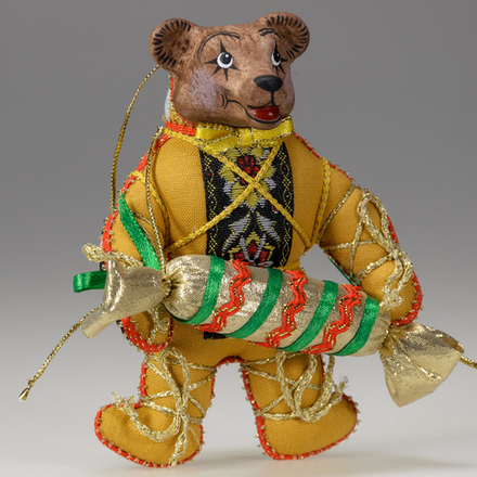 Ёлочная игрушка Медвежонок двухцветный с конфетой