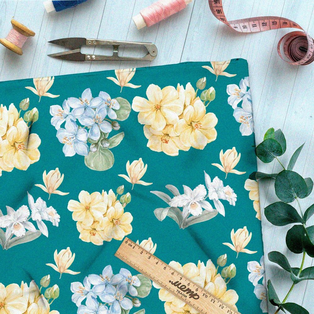 Ткань атлас пастельные полевые цветы на зелёном фоне