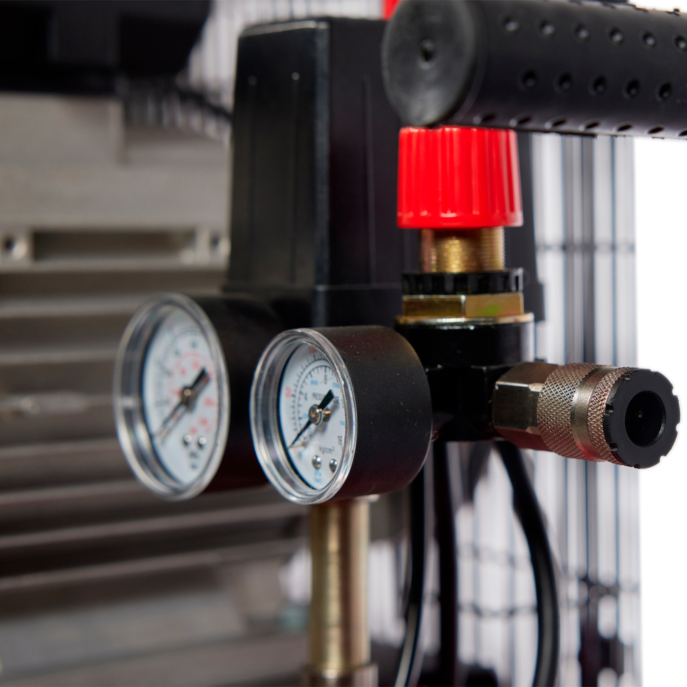 Компрессор ROSSVIK СБ4/С-50.LB24А, 360л/мин, 10бар, ресивер 50л, 220В/2,2кВт, красный