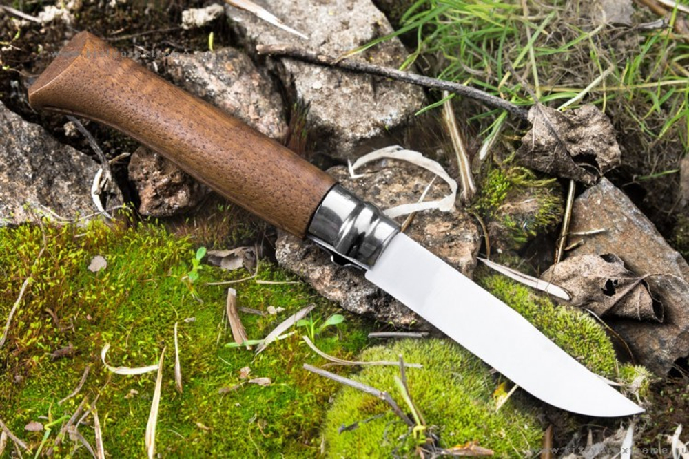 Opinel №8, нержавеющая сталь, ореховая рукоять в картонной коробке