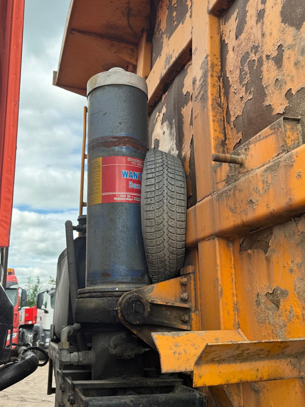 Shacman (Shaanxi) SX* 6x4 Самосвал SX32586T384 (Дизельный, 11,6 л, 369 л.с., МТ)