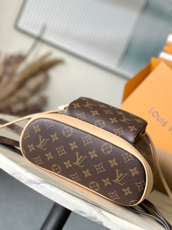 Louis Vuitton Montsouris PM