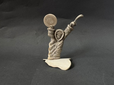 Шаман с бубном