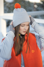 Шапка серая со сменным помпоном