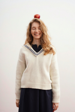 Пуловер с воротником-морячкой из мериноса молочного цвета