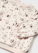 жилетка со свитшотом и брюками