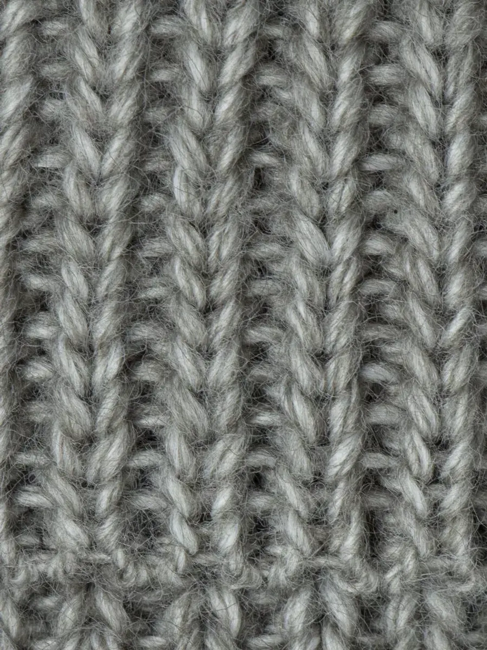 Шапка для мальчика с козырьком на осень