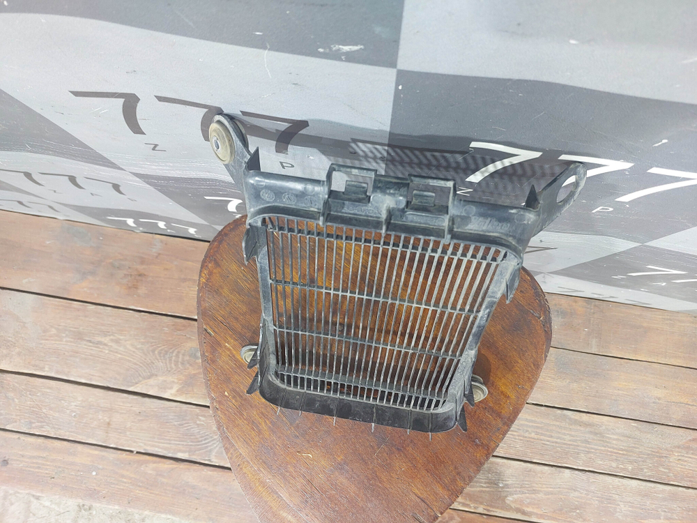 Решетка  доп радиатора BMW 1-Series (F20) Б/У Оригинал 17219452275