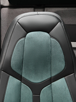 Чехлы Люкс VOLVO FH-13 после 2018 года: водитель от сиденья, пассажир от стойки кабины (один вырез под ремень) (экокожа, черный, зеленая вставка)