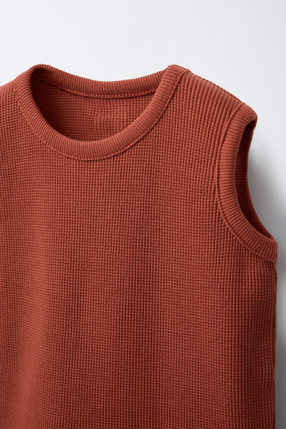 ZARA КОМПЛЕКТ ИЗ ТОПА И ШОРТОВ-БЕРМУДОВ ИЗ РИФЛЕНОГО ТРИКОТАЖА, ЧЕРЕПИЧНЫЙ