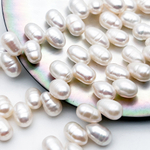 Жемчуг бусины, размер около 8-9*5,5-6 мм, цена за отрезок 9,5 см (1/4 нити)