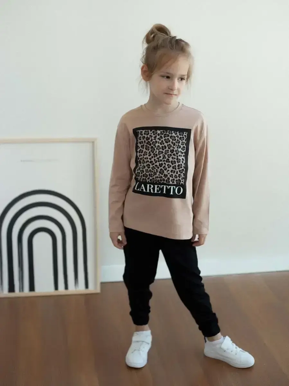 Костюм для девочки бежевый в школу