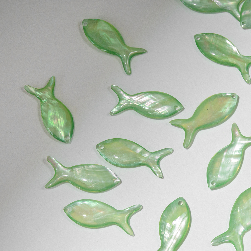 Бусина в форме рыбки из зеленого акрила с перламутром, 25*10мм