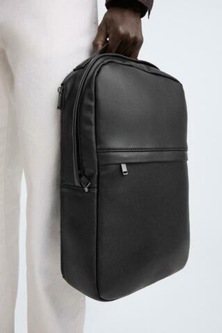 ZARA РЮКЗАК С КАРМАНАМИ И ТИСНЕНИЕМ, ЧЕРНЫЙ