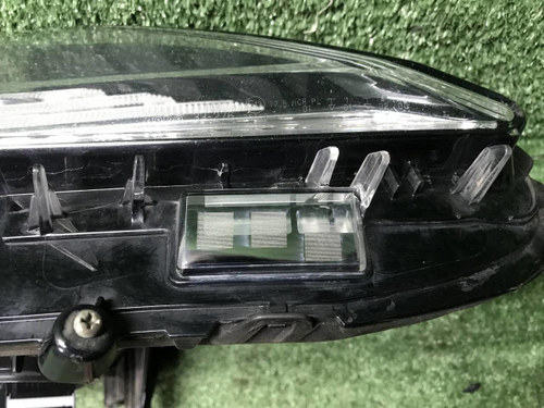 Битая Фара правая Toyota Camry xv70 (20-нв) LED