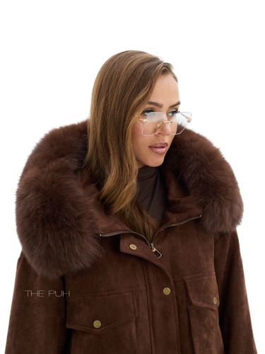 Объемная парка коричневого цвета из замши