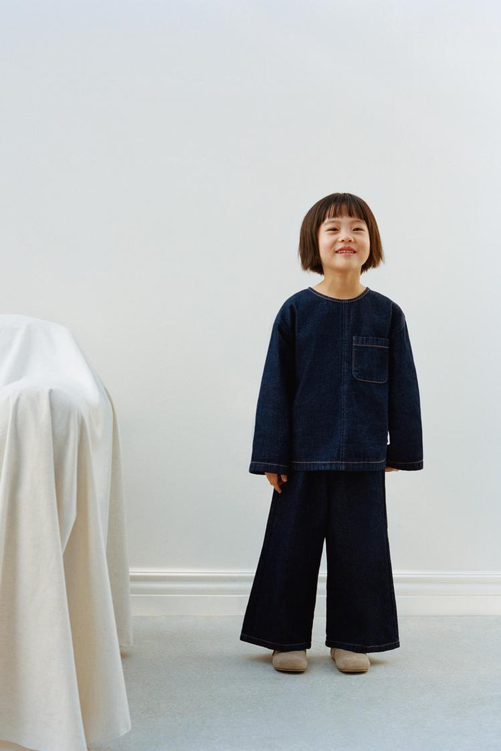 ZARA TIMELESZ - ДЖИНСЫ-КЮЛОТЫ С ДЕКОРАТИВНОЙ СТРОЧКОЙ, ТЕМНЫЙ ИНДИГО