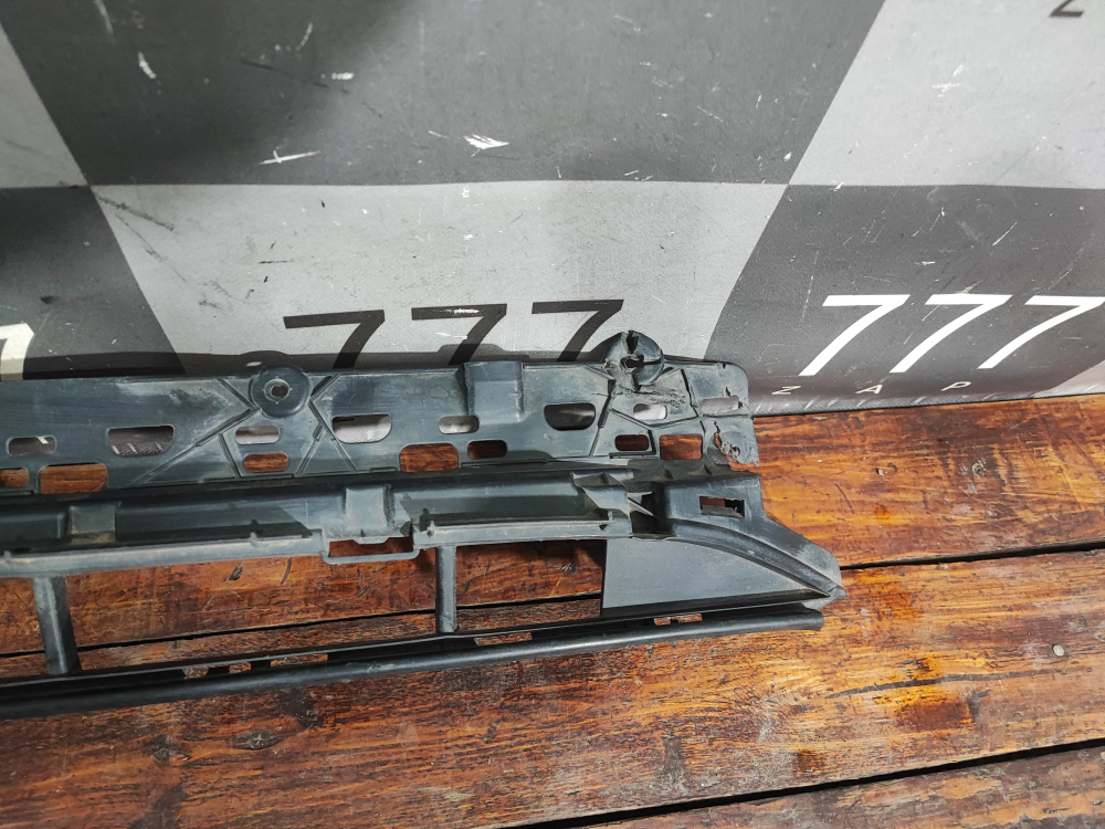 Решетка переднего бампера Audi Q8 (4MN) 18-нв Б/У Оригинал 4M8807647D9B9