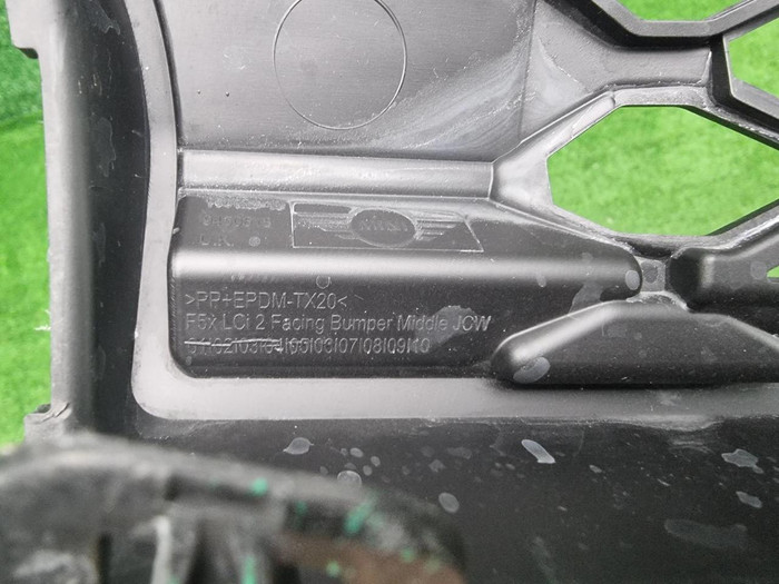 Решетка переднего бампера Mini Hatch F56 (21-24)