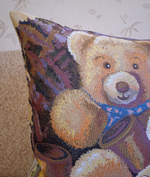 Декоративный гобеленовый чехол Мишки и мед 47х47