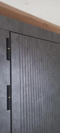 Входная металлическая дверь с зеркалом  Бункер BN-08 Марморино темный/ зеркало тонированное Панорама фацет  ФЛЗ-618 Черный крарц