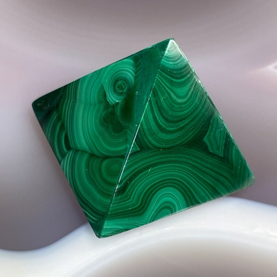 51849  Малахит Пирамида 30мм