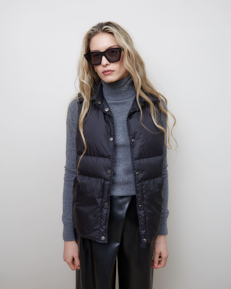 Жилет пуховый из итальянского нейлона черный