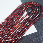 Гранат Пироп, кубик, р-р 3-3.3мм, цена за нить 19 см