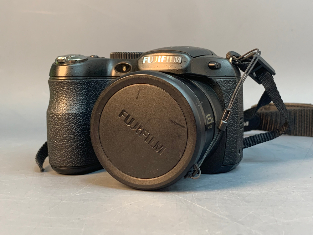 Fujifilm S1600